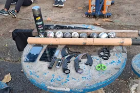 Mais de 70 membros da Bamor são detidos com bombas, facas e porretes - Imagem