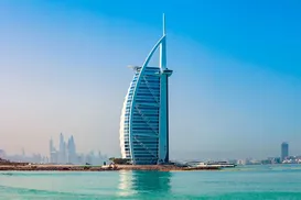 Míssil iraniano atinge o Burj Al Arab, único hotel 7 estrelas do mundo - Imagem