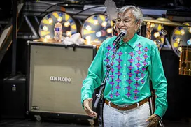 "No violão": Otto Alencar blinda Caetano Veloso em sabatina no Senado - Imagem