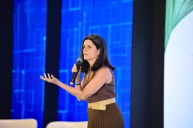 "O setor privado precisa florescer sem depender do Estado", diz Zeina Latif - Imagem