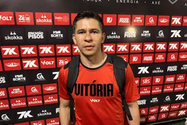 Osvaldo volta a marcar gol pelo Vitória após mais de um ano - Imagem