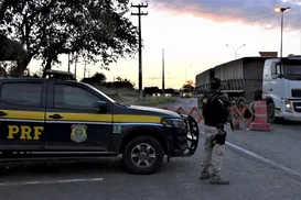 Bahia: batida entre carro e moto termina em duas mortes na BR-116 - Imagem