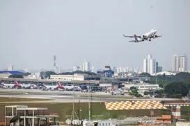 Pane geral suspende pousos e decolagens em São Paulo - Imagem