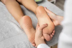 Pé inchado e peso extra? Veja como recuperar o corpo após o Carnaval - Imagem