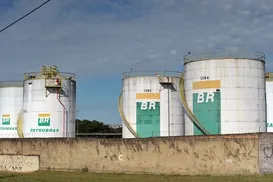 PEC garante controle estatal sobre petróleo e derivados no Brasil - Imagem