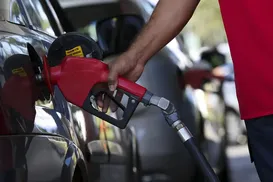 Gasolina sobe R$ 0,39 na Bahia: Acelen confirma 8º aumento no estado - Imagem