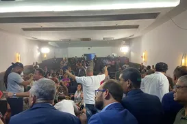 Prefeitura de Salvador demite três servidores envolvidos na invasão da Câmara - Imagem