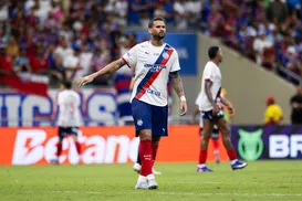 Preocupa? Willian José deixa campo após entrada dura; confira - Imagem
