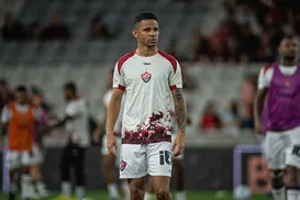 Revoltado, Erick diz que o Vitória foi "roubado de novo" contra o Athletico - Imagem