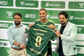 "Mandou baixar a porrada", diz Thiago Galhardo sobre Rogério Ceni - Imagem