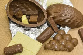 Exagerou no chocolate da Páscoa? Descubra o efeito na sua pele - Imagem