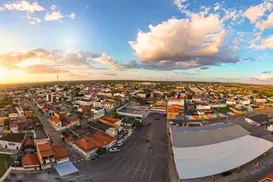 Servidora com salário de R$ 4 mil recebe Bolsa Família e auxílio gás no interior da Bahia - Imagem