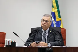 STF julga suspensão de supersalários no serviço público - Imagem