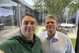 Tarcísio diz que Flávio Bolsanaro terá plano para o Brasil que esquerda não fez - Imagem