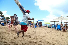 Projeto quer treinar barraqueiros para salvar banhistas em Salvador - Imagem