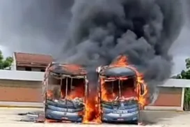 Vídeo: Três ônibus da Cidade Sol são destruídos pelo fogo na Bahia - Imagem