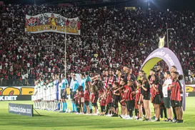 Vitória é punido pelo STJD após protestos contra arbitragem e CBF - Imagem