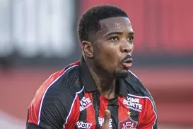 Vitória fecha compra de zagueiro e garante reforço contra Corinthians - Imagem