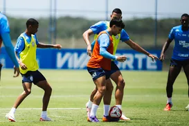 Kanu treina normalmente e volta a ser opção para o Bahia após lesão - Imagem