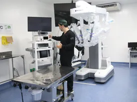 Cirurgia com robôs da China e vacina anti-HIV: a saúde do futuro em Salvador - Imagem