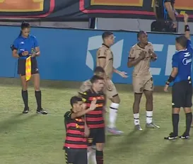 Na Copa do Nordeste, jogador leva 2 amarelos e não é expulso; entenda a polêmica - Imagem
