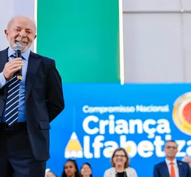 AtlasIntel: Lula lidera intenções de voto contra Flávio Bolsonaro no 1º turno - Imagem