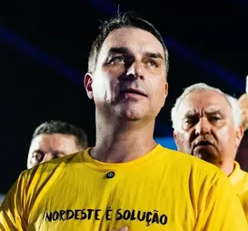 Em busca de apoio, Flávio Bolsonaro começa pré-campanha no Nordeste - Imagem