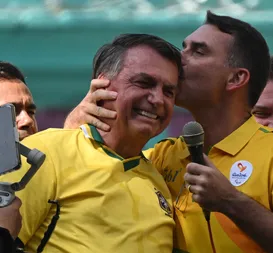 "Bolsonaro terá cargo no meu governo se ele quiser", diz Flávio - Imagem