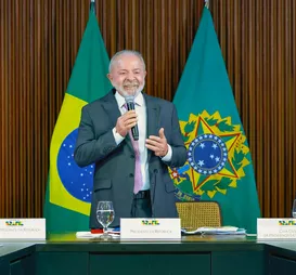 Lula anuncia saída de 18 ministros para eleições de 2026 - Imagem