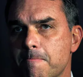 Flávio Bolsonaro pode ficar inelegível após denúncia de irregularidade - Imagem