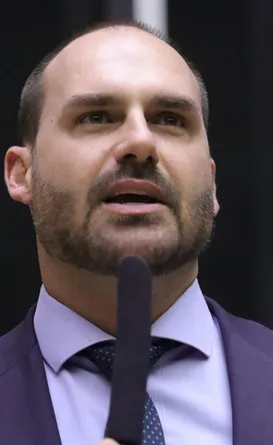 “Não é caro”, diz Eduardo sobre investimento em filme de Bolsonaro