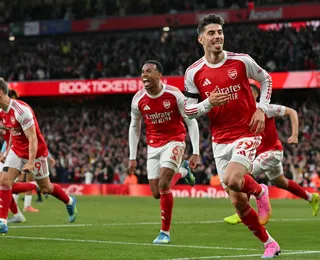 Após 22 anos de jejum, Arsenal supera o Man City e é campeão inglês