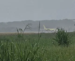 Avião da Gol sai da pista após pouso em Salvador