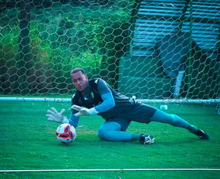 Bahia acerta contratação de goleiro da Série A após lesão de Ronaldo