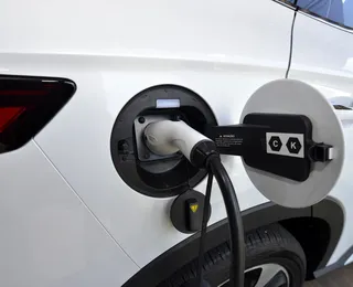 Bahia pode liberar recarga de carros elétricos em condomínios em breve