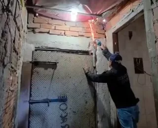 “Bunker” do CV, com porta de 350 kg é estourado pela polícia