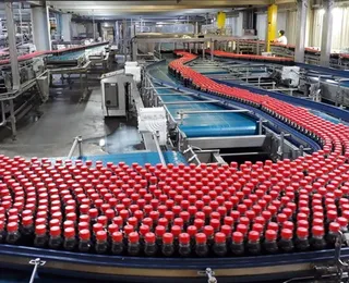 Coca-Cola planeja expansão de R$ 30 bilhões e novas fábricas no Brasil