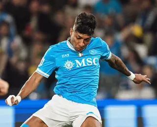 Cria do Vitória bate recorde de gols na carreira e vive auge na Europa