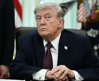 Donald Trump é retirado às pressas de jantar na Casa Branca após tiros