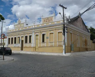 Empresa ligada a servidora é acusada de receber pagamentos de prefeitura baiana