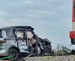 Ex-Liverpool e Arsenal morre após bater carro em trem