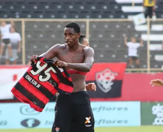 Ex-Vitória denuncia racismo na Ásia: "Parem de atacar minha família"