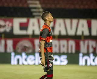 Ex-Vitória marca gol contra durante eliminação em torneio europeu