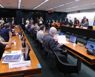 Fim da escala 6x1 é travada na CCJ após pedido da oposição