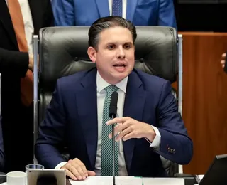 Hugo Motta quer derrubar veto de Lula a projeto que reduz pena de Bolsonaro