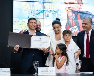 Ídolo do Vitória, Osvaldo recebe título de Cidadão Soteropolitano
