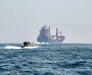 Europeus negociam passagem por Ormuz diretamente com Teerã