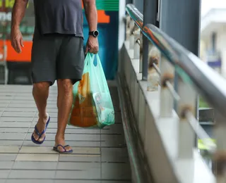 Lei das sacolas plásticas gratuitas continua suspensa em Salvador