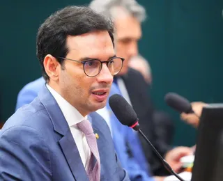 Leo Prates propõe que quem ganha R$ 16 mil não tenha limite de jornada