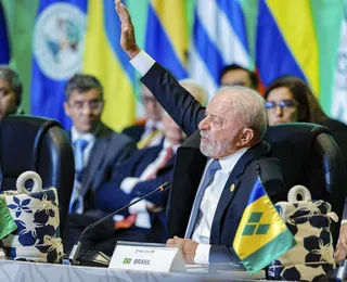 Lula faz cobrança a aliados após avanço de Flávio Bolsonaro